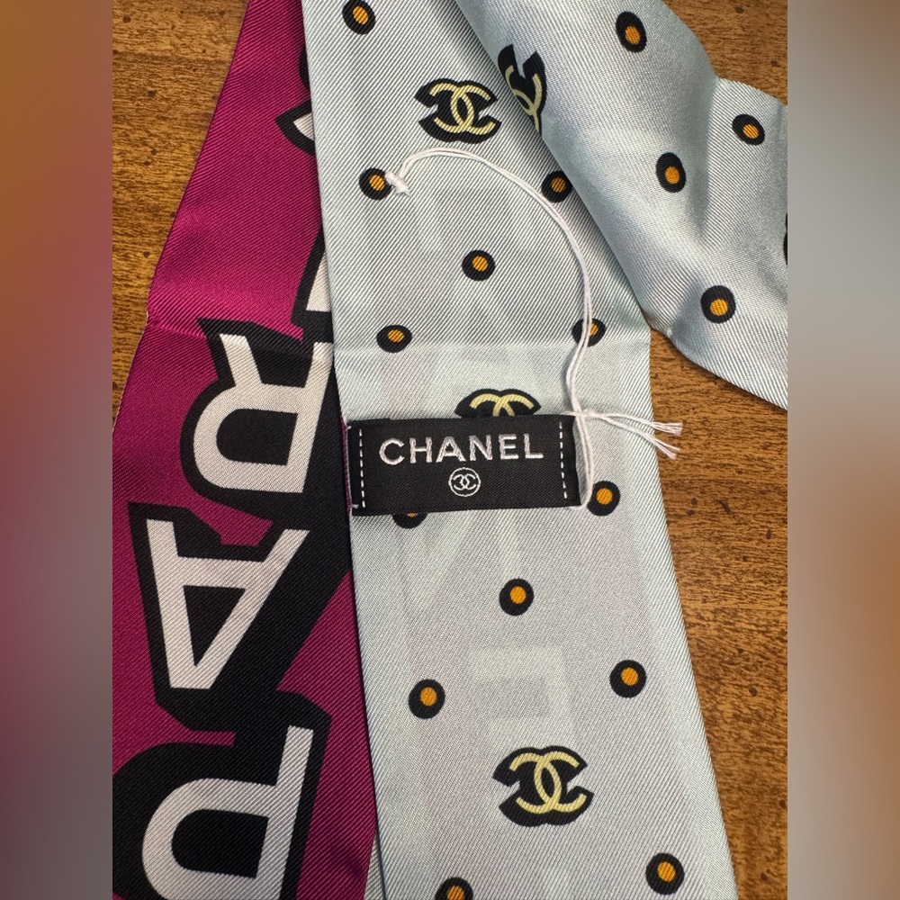 Brand new, unused Chanel Silk Twilly Scarf in 100% silk. - Picture 5 of 6